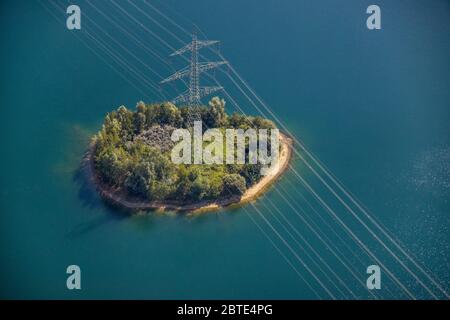 isola con polo di potenza nel lago Tenderingssee, Huenxe Bruckhausen, 30.08.2019, vista aerea, Germania, Nord Reno-Westfalia, zona Ruhr, Huenxe Foto Stock