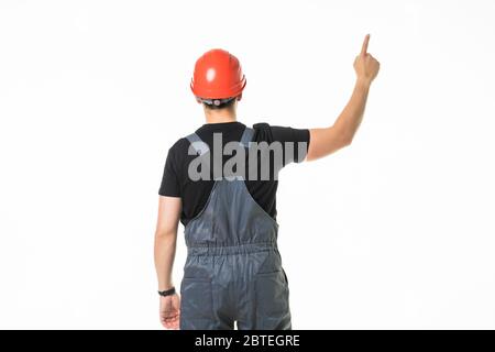 Vista posteriore di un giovane lavoratore puntando, isolato su sfondo bianco Foto Stock