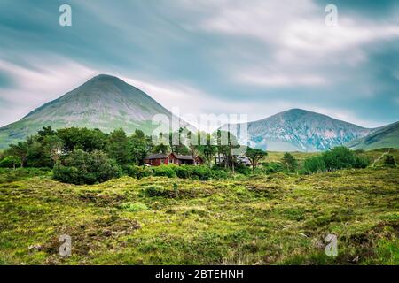 Casa solitaria in montagna a Highlands, Scozia Foto Stock