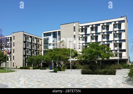 FULLERTON CALIFORNIA - 22 MAGGIO 2020: Alloggi per studenti nel campus della California state University Fullerton, CSUF. Foto Stock