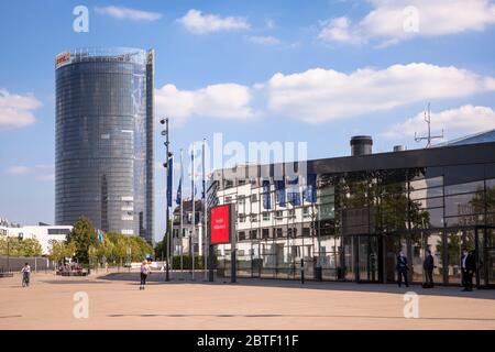 La Torre postale, sede della società logistica Deutsche Post DHL Group e del World Conference Centre, Platz der Vereinten Nationen, Bonn, NOR Foto Stock