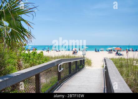 Passaggio pedonale d'ingresso a Nokomis Beach su Casey Key sul Golfo del Messico in Englewood Florida negli Stati Uniti Foto Stock