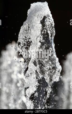 il getto d'acqua dalla fontana Foto Stock