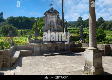 Monastero di San Martino di Tibaes, patio del Gallo, patio de Galo, San Pietro e la scultura del Gallo, Braga, Minho, Portogallo Foto Stock