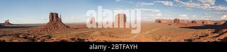 Vista panoramica della Monument Valley, Arizona, Stati Uniti Foto Stock