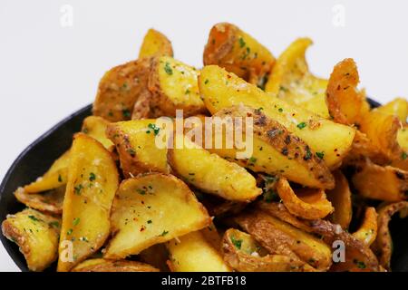 patatine o spicchi di patate parmesane al tartufo fritte croccanti Foto Stock