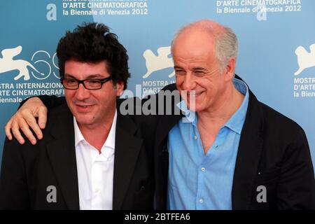 VENEZIA, ITALIA - SETTEMBRE 01: Daniele Cipri e toni Servillo sono alla Photocall 'e Stato il Figlio' durante il 69° Festival del Cinema di Venezia Foto Stock