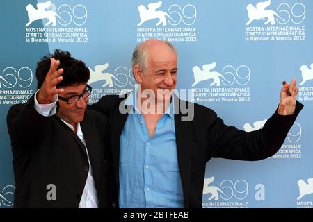 VENEZIA, ITALIA - SETTEMBRE 01: Daniele Cipri e toni Servillo sono alla Photocall 'e Stato il Figlio' durante il 69° Festival del Cinema di Venezia Foto Stock