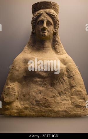 Busto di donna, da Ibiza, necropoli di Puig des Molins, argilla, 400-300 a.C., Ibiza, Museo arqueologico de Ibiza y formentera, il Colosseo , Roma, Lazio, Italia ,. Foto Stock