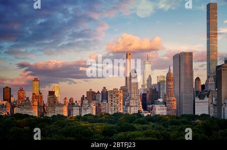 New York City Upper East Side skyline oltre il parco centrale al tramonto, STATI UNITI D'AMERICA. Foto Stock