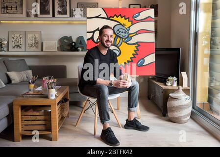 Tvboy, pseudonimo di Salvatore Benintende (Palermo, 16 luglio 1980), è un artista italiano. Interpreta la politica dando la sua opinione e il suo tocco Foto Stock