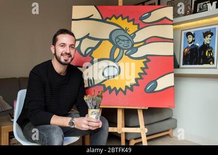 Tvboy, pseudonimo di Salvatore Benintende (Palermo, 16 luglio 1980), è un artista italiano. Interpreta la politica dando la sua opinione e il suo tocco Foto Stock