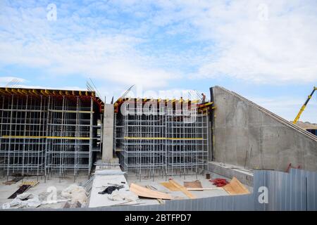 Cemento armato costruzione strada svincolo. Una costruzione stradale e ponti. Foto Stock