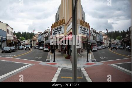 Grass Valley, California, Stati Uniti. 18 maggio 2020. Il cinema del Oro è chiuso ai clienti lunedì 18 maggio 2020 a Grass Valley durante la pandemia del coronavirus. Credit: Paul Kitagaki Jr./ZUMA Wire/Alamy Live News Foto Stock