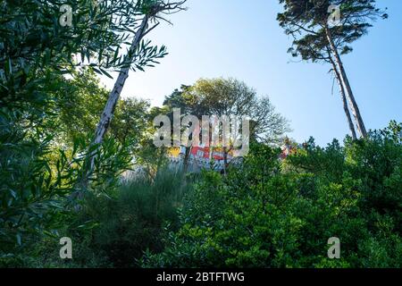 Europa, Portogallo, Sintra. Vista sul Palazzo pena di Sintra. Foto Stock