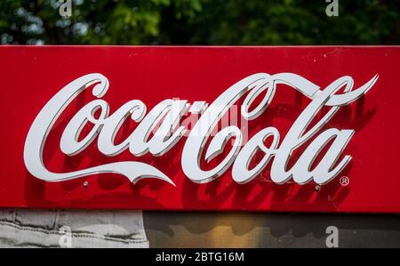 Bucarest/Romania - 05.16.2020: Cartello pubblicitario esterno della Coca-Cola. Foto Stock