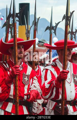 Vevey, Svizzera - Agosto 1 2019: tradizionale sfilata sulla festa nazionale svizzera. Festa nazionale della Svizzera, impostare su 1 Agosto. Celebrazione della fondazione della Confederazione svizzera. Giorno di indipendenza. Foto Stock