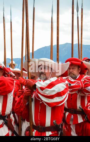 Vevey, Svizzera - Agosto 1 2019: tradizionale sfilata sulla festa nazionale svizzera. Festa nazionale della Svizzera, impostare su 1 Agosto. Celebrazione della fondazione della Confederazione svizzera. Giorno di indipendenza. Foto Stock