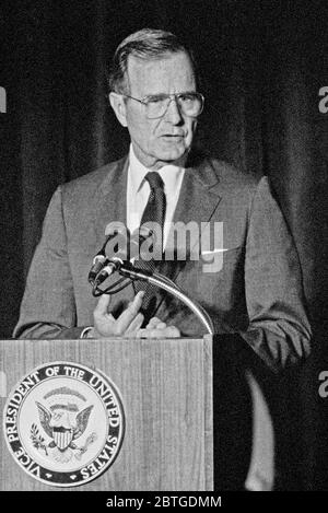 Vice Presidente George H. W. Bush, parlando a San Francisco, California Foto Stock