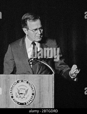 Vice Presidente George H. W. Bush, parlando a San Francisco, California Foto Stock