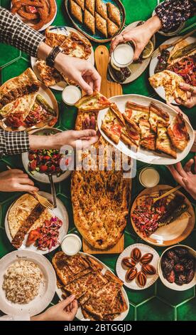 Tavolo da pranzo per famiglie musulmano tradizionale Ramadan iftar con cucina Turca Foto Stock