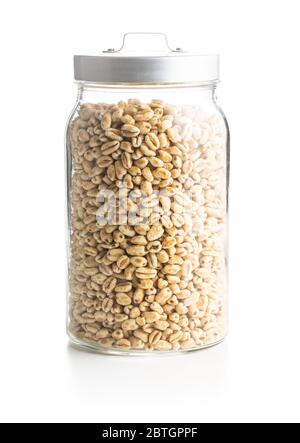 Grano soffiato coperto di miele in vaso isolato su sfondo bianco. Foto Stock