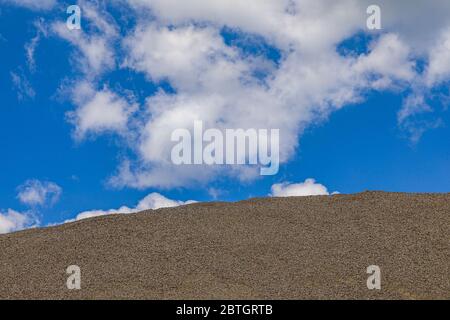 Estrazione di sabbia in una cava vicino al villaggio di Hradiste pod Vratnom, Slovacchia Foto Stock