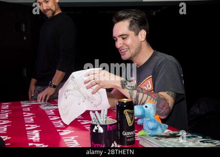 Londra, Regno Unito - 29 maggio 2018: Panico alla discoteca - Brendon Urie incontro con i fan - HMV Oxford Street prima del lancio del nuovo album Pray for the Wicked Foto Stock