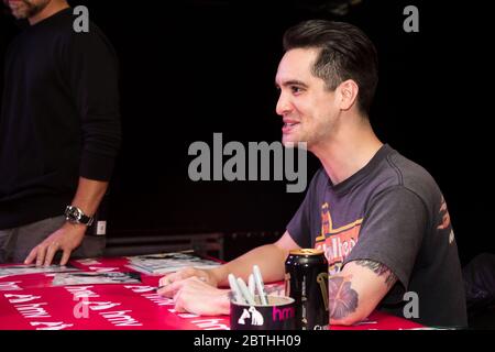 Londra, Regno Unito - 29 maggio 2018: Panico alla discoteca - Brendon Urie incontro con i fan - HMV Oxford Street prima del lancio del nuovo album Pray for the Wicked Foto Stock