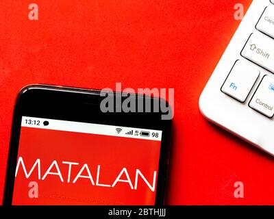 In questa illustrazione fotografica il logo Matalan di e-commerce viene visualizzato su uno smartphone Foto Stock