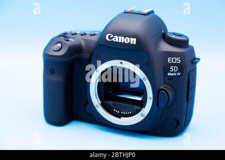 Corpo della fotocamera Canon 5D Mark IV, una fotocamera reflex digitale full-frame a obiettivo singolo (D-SLR). Foto Stock