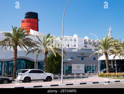 La Queen Elizabeth 2, ex transatlantico, ha riaperto come hotel a Port Rashid, Dubai, Emirati Arabi Uniti. Foto Stock