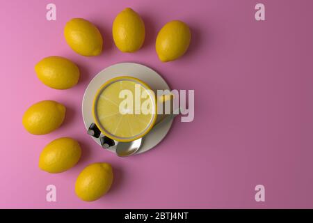 Tè al limone ghiacciato su un panno rosa da tavola con la tazza della stessa consistenza di un limone. Illustrazione 3D Foto Stock