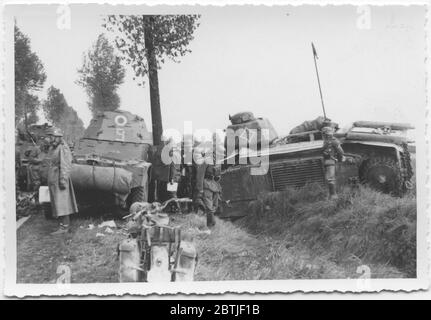 Fotografie che illustrano attività militari in Francia, maggio - giugno 1940. Incluse fotografie di Rommel, Guderiano, Dreuz, Bottcher, il generale italiano Garaboldi, Lucie Rommel, colpi di Rommel con Hitler. Fotografie di attrezzature e truppe in arrivo e in azione, dalla collezione personale di Rommel. Foto Stock