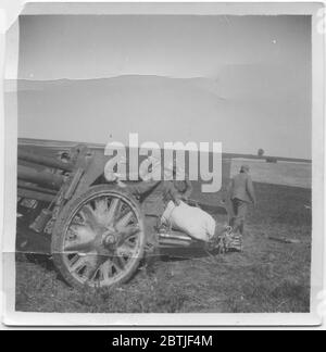 Fotografie che illustrano attività militari in Francia, maggio - giugno 1940. Incluse fotografie di Rommel, Guderiano, Dreuz, Bottcher, il generale italiano Garaboldi, Lucie Rommel, colpi di Rommel con Hitler. Fotografie di attrezzature e truppe in arrivo e in azione, dalla collezione personale di Rommel. Foto Stock