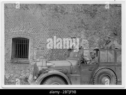 Fotografie che illustrano attività militari in Francia, maggio - giugno 1940. Incluse fotografie di Rommel, Guderiano, Dreuz, Bottcher, il generale italiano Garaboldi, Lucie Rommel, colpi di Rommel con Hitler. Fotografie di attrezzature e truppe in arrivo e in azione, dalla collezione personale di Rommel. Foto Stock