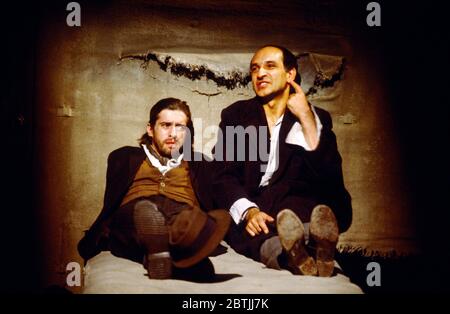 BAAL di Bertolt Brecht design: Ralph Koltai illuminazione: Leo Leibovici regista: David Jones l-r: Nigel Terry (Ekart), ben Kingsley (Baal) Royal Shakespeare Company (RSC) / The Other Place, Stratford-upon-Avon, Inghilterra 01/08/1979 (C) Donald Cooper/PhotoStage photos@photostage.co.uk Ref/CT-01 Foto Stock