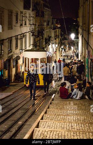 Lisbona è storia e contemporaneità, vecchia e nuova, chiara e scura, realtà e magia. Foto Stock