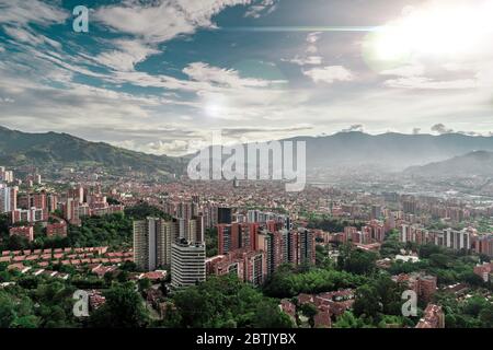 Vista aerea di una città molto popolata, quasi tutti gli edifici sono fatti di argilla e mattoni Foto Stock