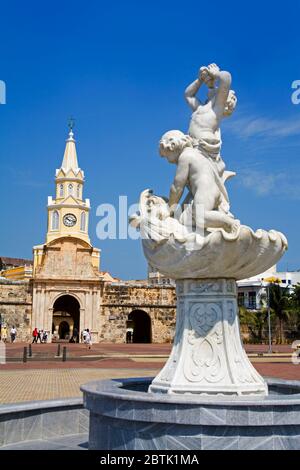 Fontana e Torre dell'Orologio, Old Walled City District, Cartagena City, Bolivar state, Colombia, America Centrale Foto Stock