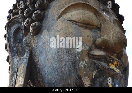 Ritratto di un Buffha a Wat si Chum nel Parco storico di Sukhothai Foto Stock