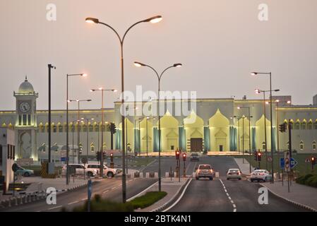 Palazzo di Emir al crepuscolo, quartiere Corniche, Doha (Qatar) Foto Stock