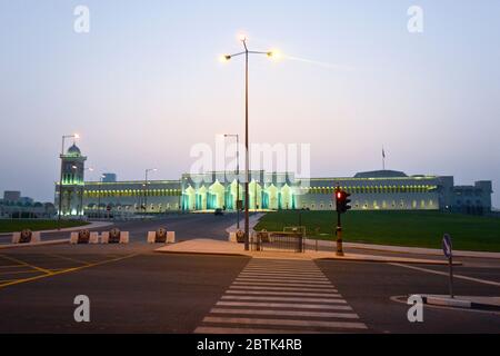 Palazzo di Emir al crepuscolo, quartiere Corniche, Doha (Qatar) Foto Stock