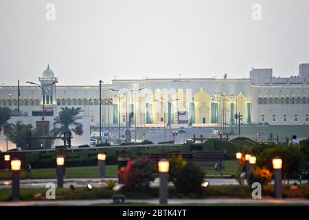 Palazzo di Emir al crepuscolo, quartiere Corniche, Doha (Qatar) Foto Stock