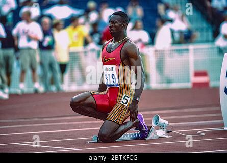 Sequenza di Michael Johnson (USA) che inizia la finale di 400 metri alle 12 prove olimpiche e di Field Team SEQ1 4 del 1996 Foto Stock