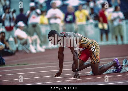 Sequenza di Michael Johnson (USA) che inizia la finale di 400 metri alle 12 prove olimpiche e di Field Team SEQ1 6 del 1996 Foto Stock