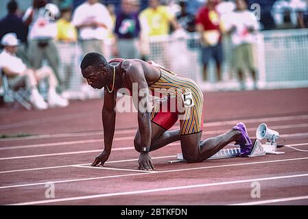 Sequenza di Michael Johnson (USA) che inizia la finale di 400 metri alle 12 prove olimpiche e di Field Team SEQ1 7 del 1996 Foto Stock
