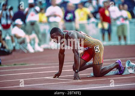 Sequenza di Michael Johnson (USA) che inizia la finale di 400 metri alle 12 prove olimpiche e di Field Team SEQ1 8 del 1996 Foto Stock