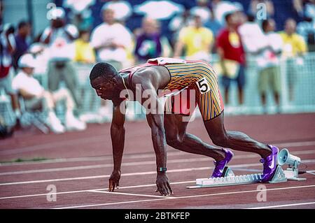 Sequenza di Michael Johnson (USA) che inizia la finale di 400 metri alle 12 prove olimpiche e di Field Team SEQ1 9 del 1996 Foto Stock