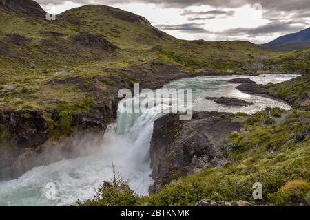 Cascata Salto Grande al parco nazionale Torres del Paine, patagonia, Cile Foto Stock